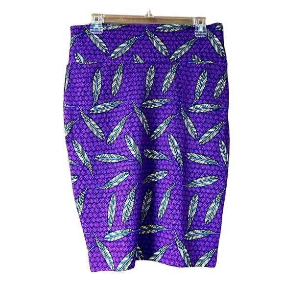 size medium LulaRoe Cassie feather design midi pencil skirt - Picture 1 of 4